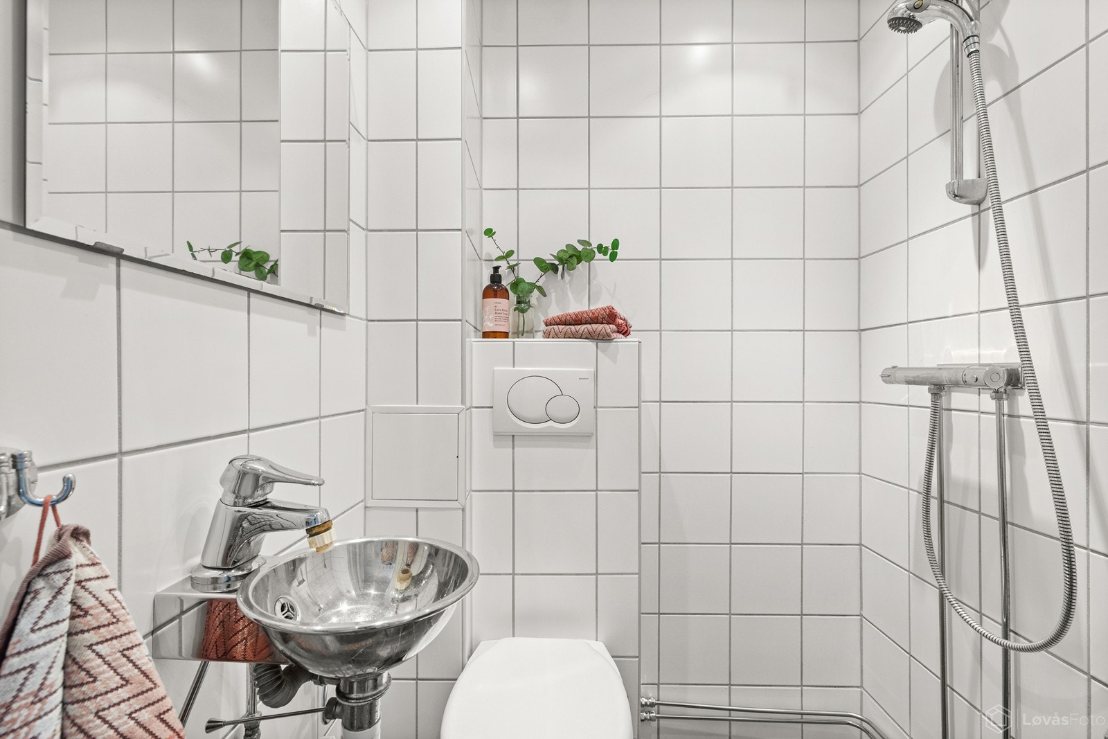 Badet ble fornyet i regi av sameiet i 2006, og har behov for modernisering på sikt, men er i dag funksjonelt. Galleribilde