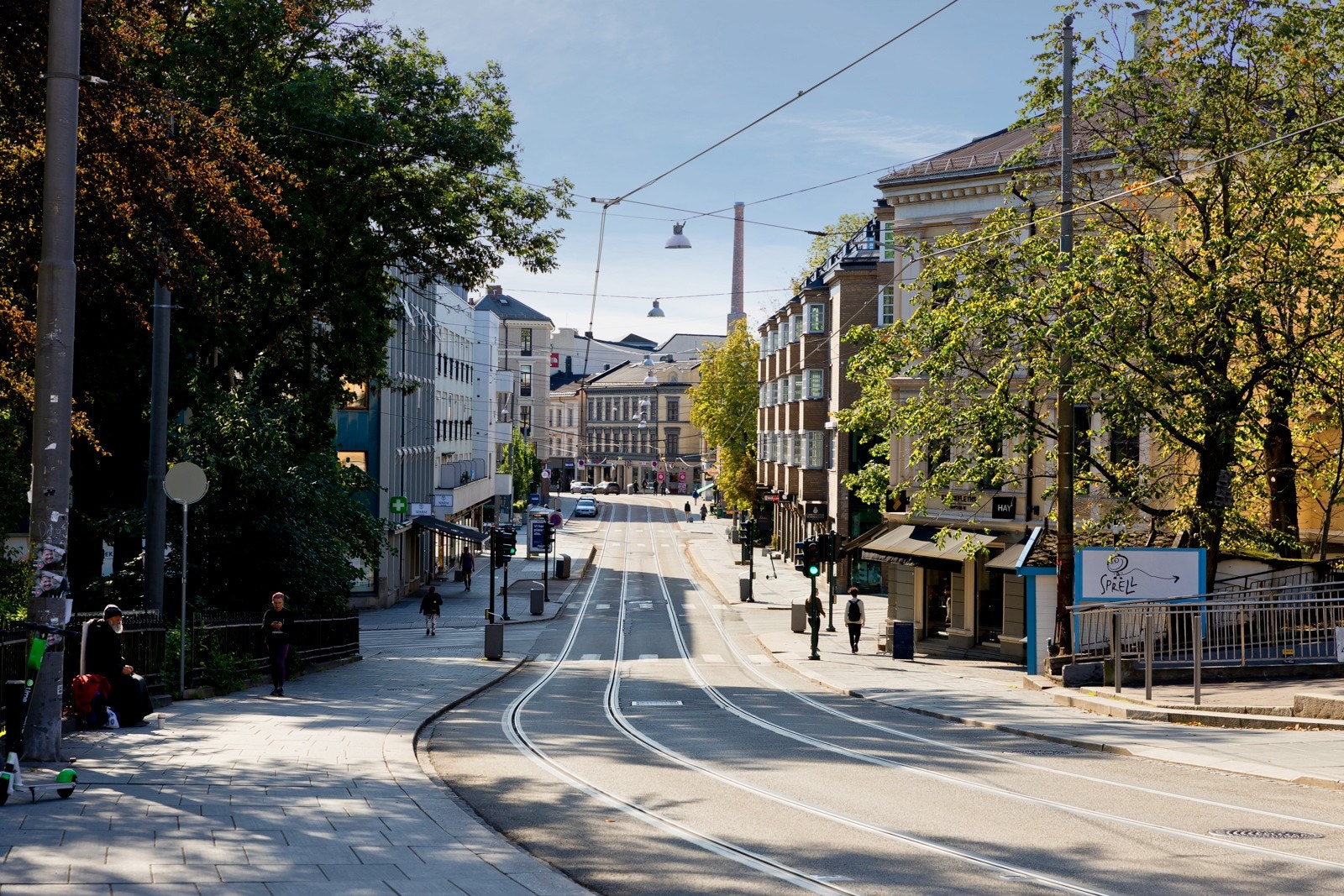 Bogstadveien ligger en kort rusletur unna og er en av Norges beste handlegater, med spennende moteforretninger, nisjebutikker og delikatesseforretninger. Galleribilde