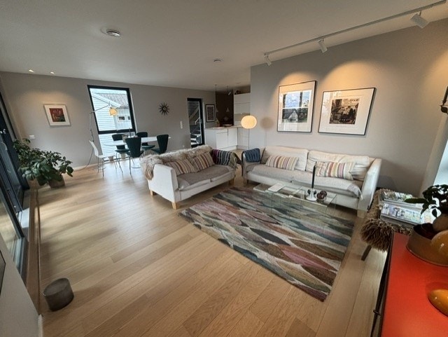 Stue 2-etg Galleribilde