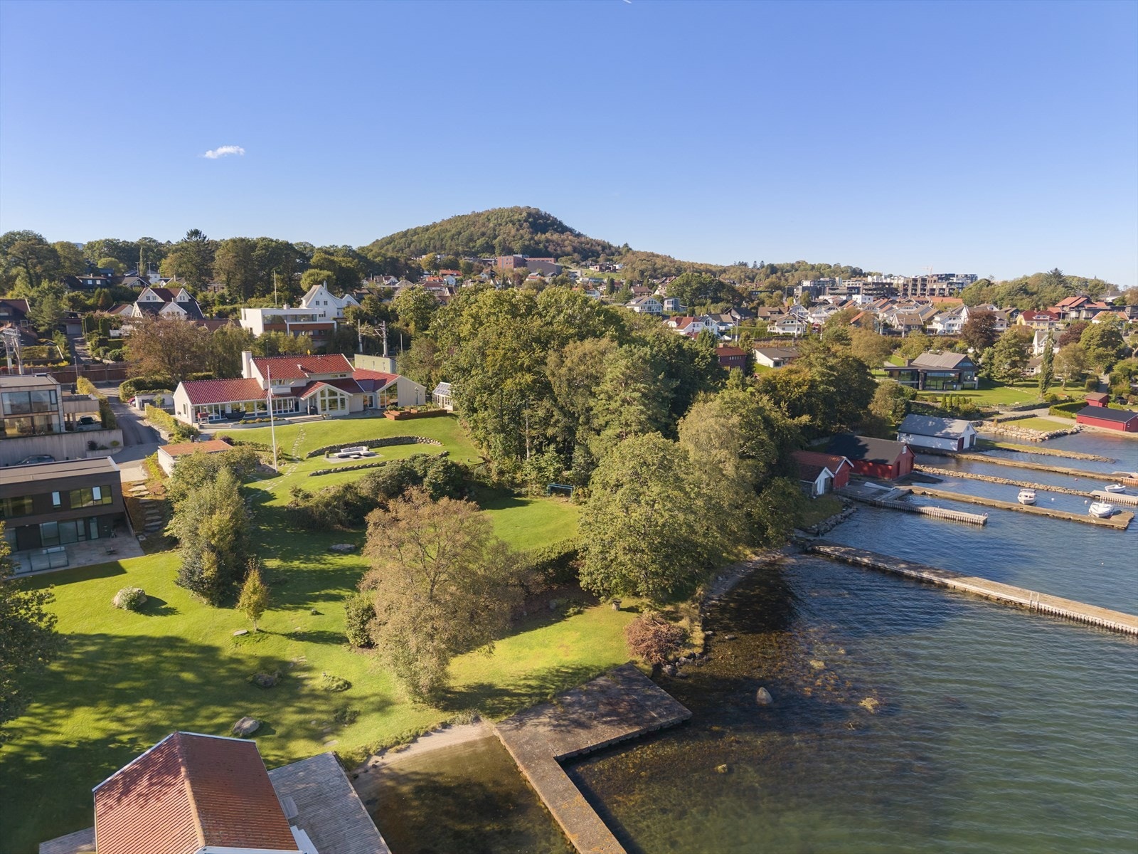 Her bor man i pakt med naturen, med sjøen som nærmeste nabo. Galleribilde