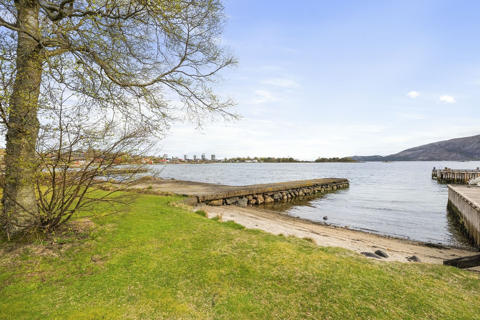 En egen molo gir lunhet og definerer det private havnebassenget. Galleribilde