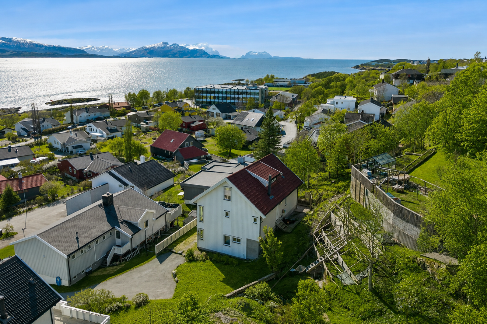 Med nærhet til både sjøen og marka er dette et ideelt utgangspunkt for et aktivt friluftsliv. Galleribilde