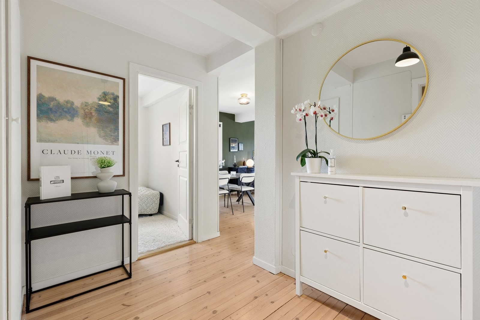 En gjennomgående 3-roms leilighet i 3. etasje, med en balkong på 5 m² og en praktisk planløsning. Galleribilde