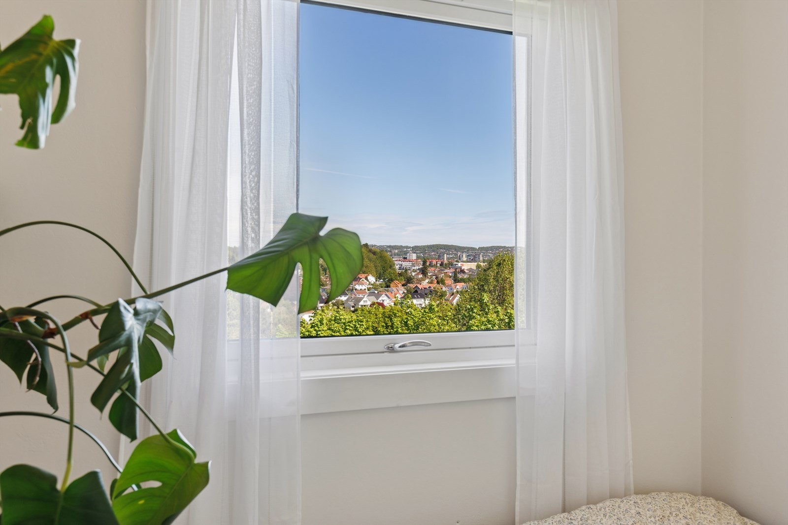 Fra soveromsvinduet er det nydelig utsikt. Galleribilde