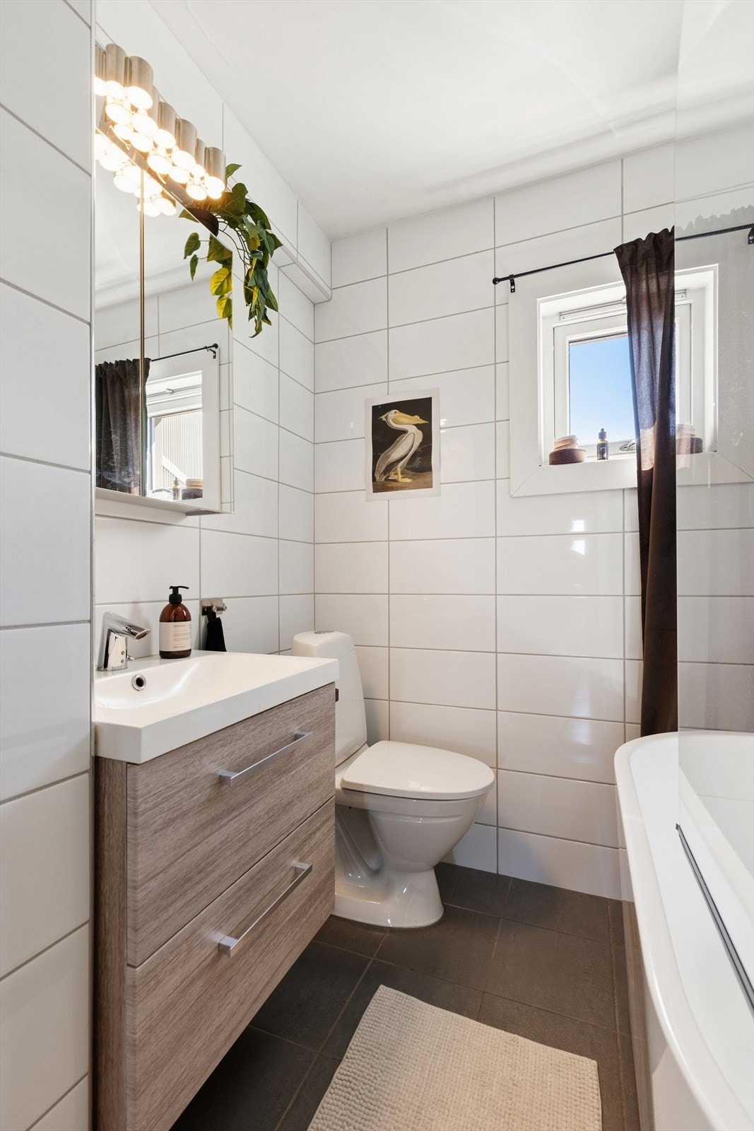 Badet ble pusset opp i 2016 og har varmekabler i gulvet for økt komfort. Galleribilde