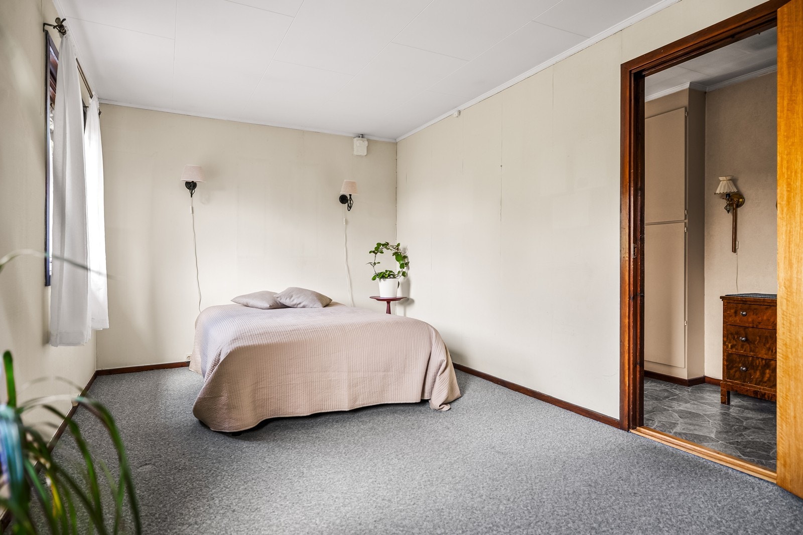 Soverom nr 2 var opprinnelig 2 soverom og kan fint deles av igjen og du får 2 gode enkeltrom. Galleribilde