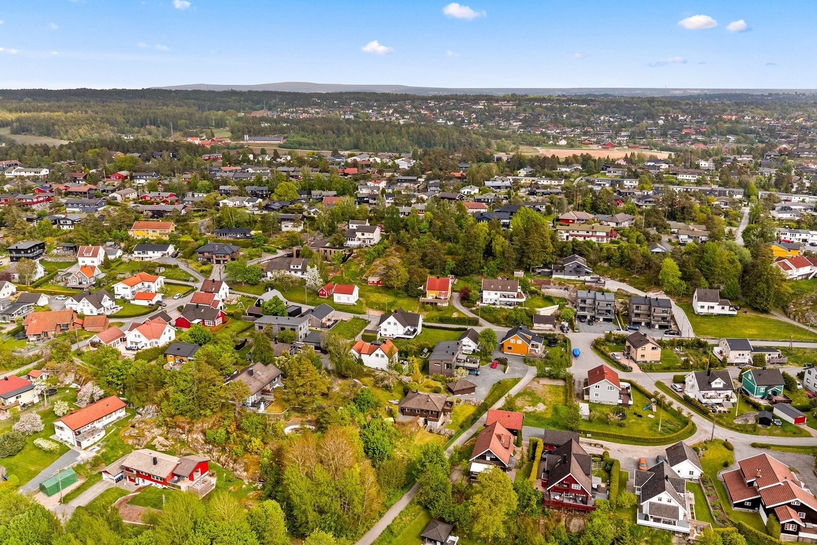 Området består i all hovedsak av eneboliger og noen nyere rekkehus/tomannsboliger. Galleribilde