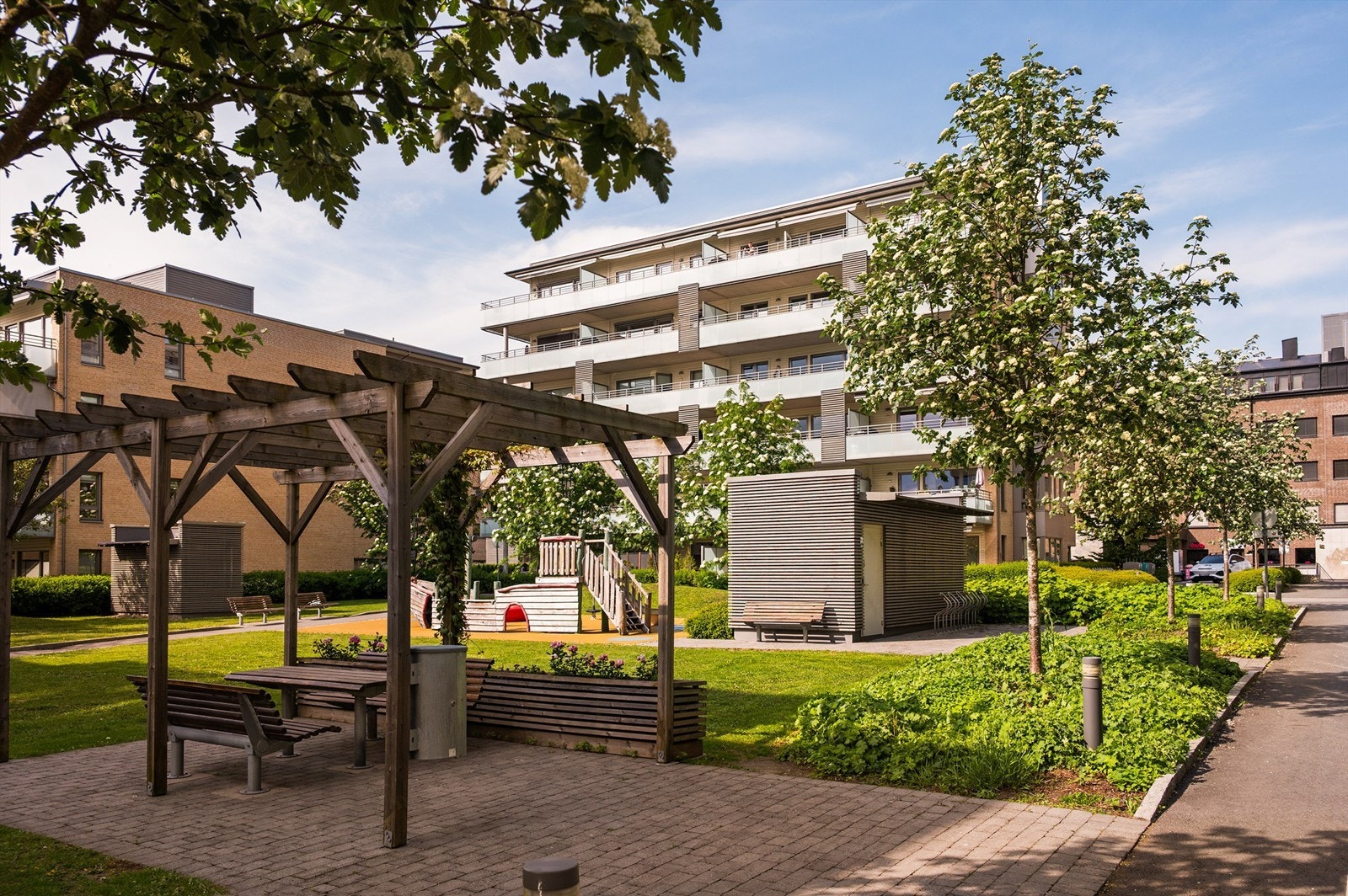 Uteområdene har både flere fine sittegrupper og... Galleribilde