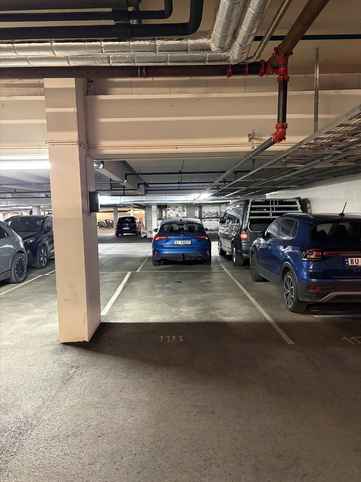 Medfølger garasjeplass med lader. Galleribilde