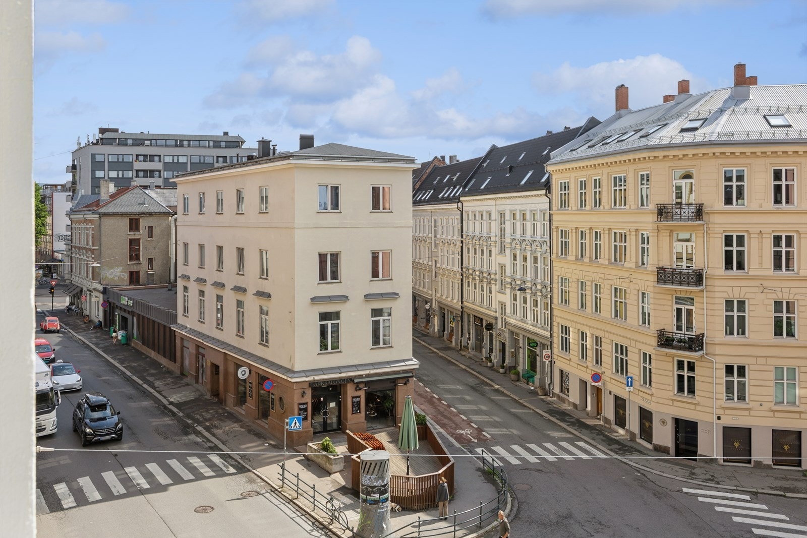 Utsyn fra stuevindu med flott beliggenhet i 4 etg. i starten av Waldemar Thranes gate. Galleribilde