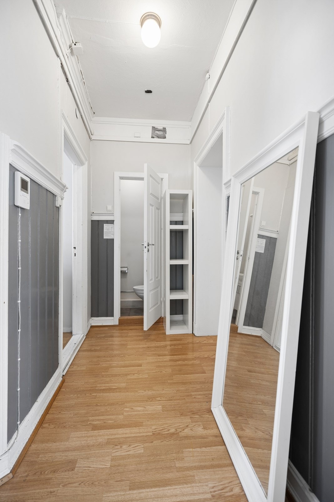 Entré/gang. Galleribilde