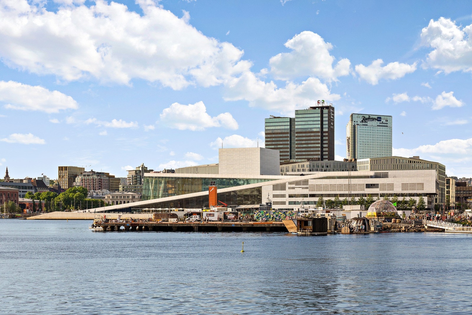 Operaen ligger også en kort tur unna, sammen med Deichman, Bjørvika og Oslo S. Galleribilde