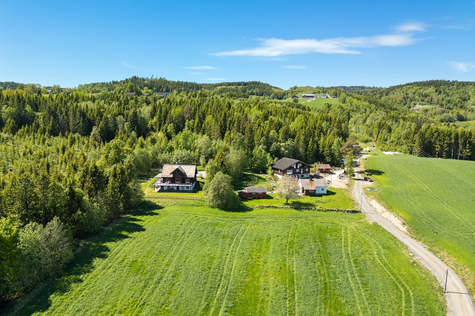 Området byr på et fantastisk turterreng, med preparerte skiløyper om vinteren som strekker seg inn i Finnemarka. Galleribilde