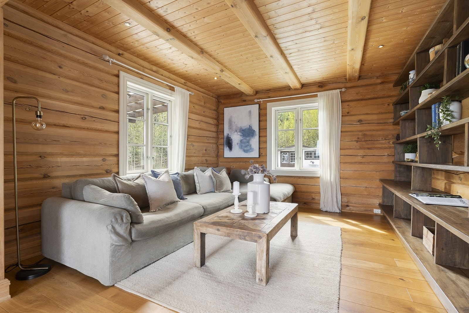 De solide materialvalgene, som tømmer og tre, gir en lun og varig kvalitet. Galleribilde