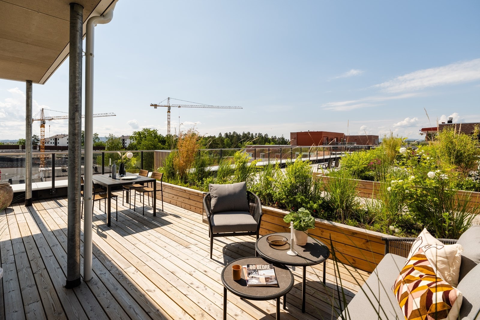 Herlig privat takterrasse på 45 kvm med gode innredningsmuligheter. Galleribilde