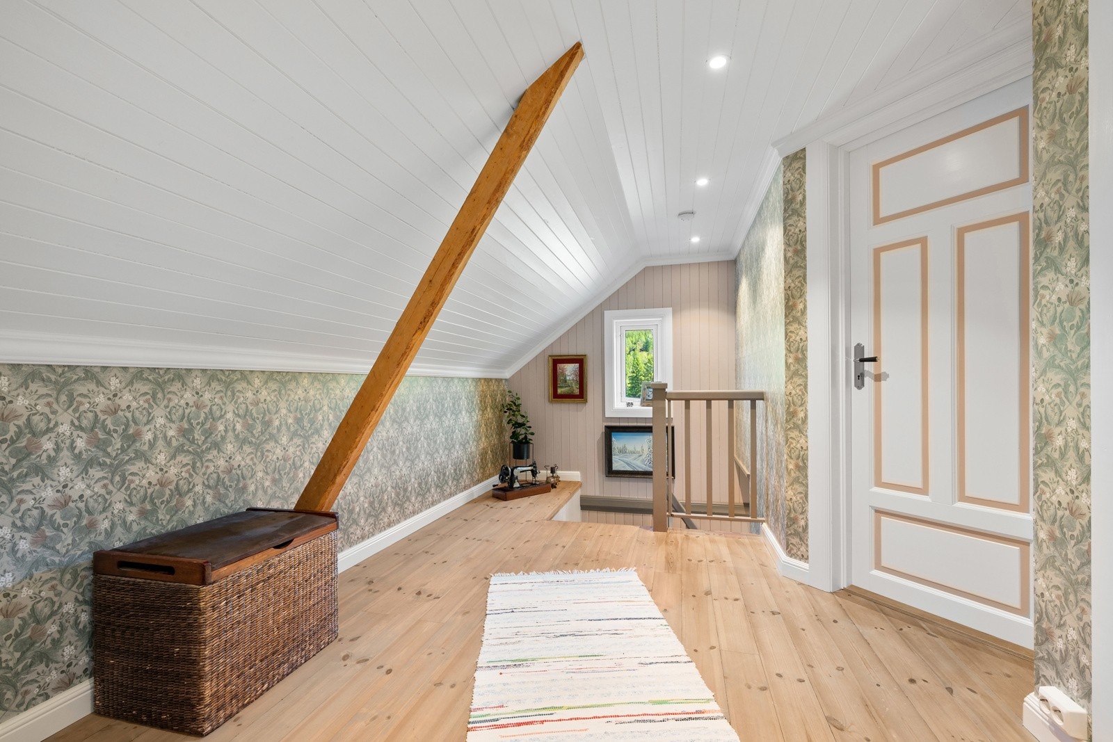Loftstue/Gang Galleribilde