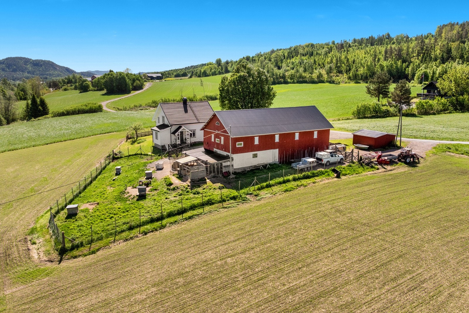 Selger har hatt løpegård/innhenging for hunder, det er kun fantasien som begrenser fremtidig bruk av eiendommen Galleribilde