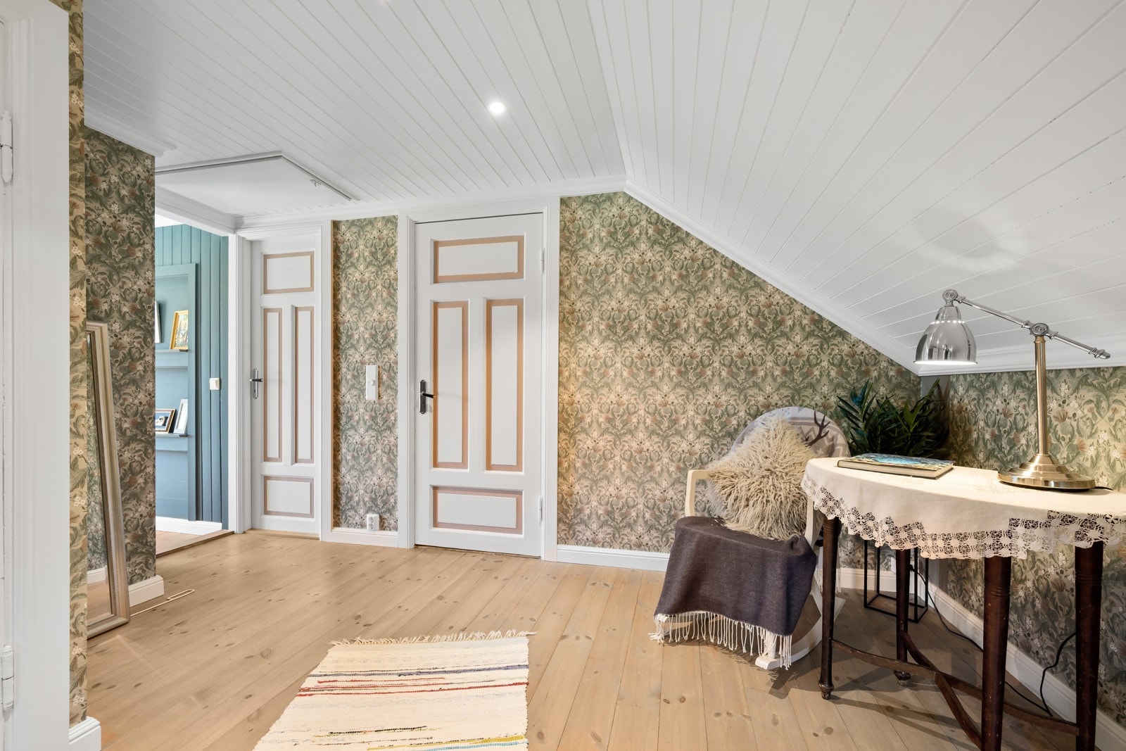 Loftstue/Gang Galleribilde