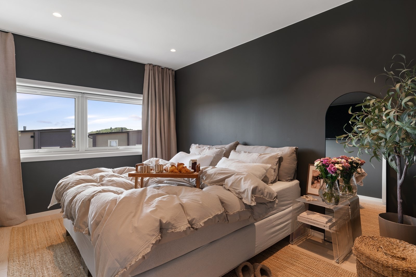 - Soverom 1 måler 10,8m² - Galleribilde