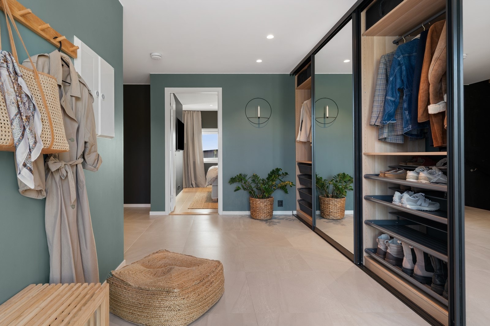 - Romslig entré/gang på 20m² - Galleribilde