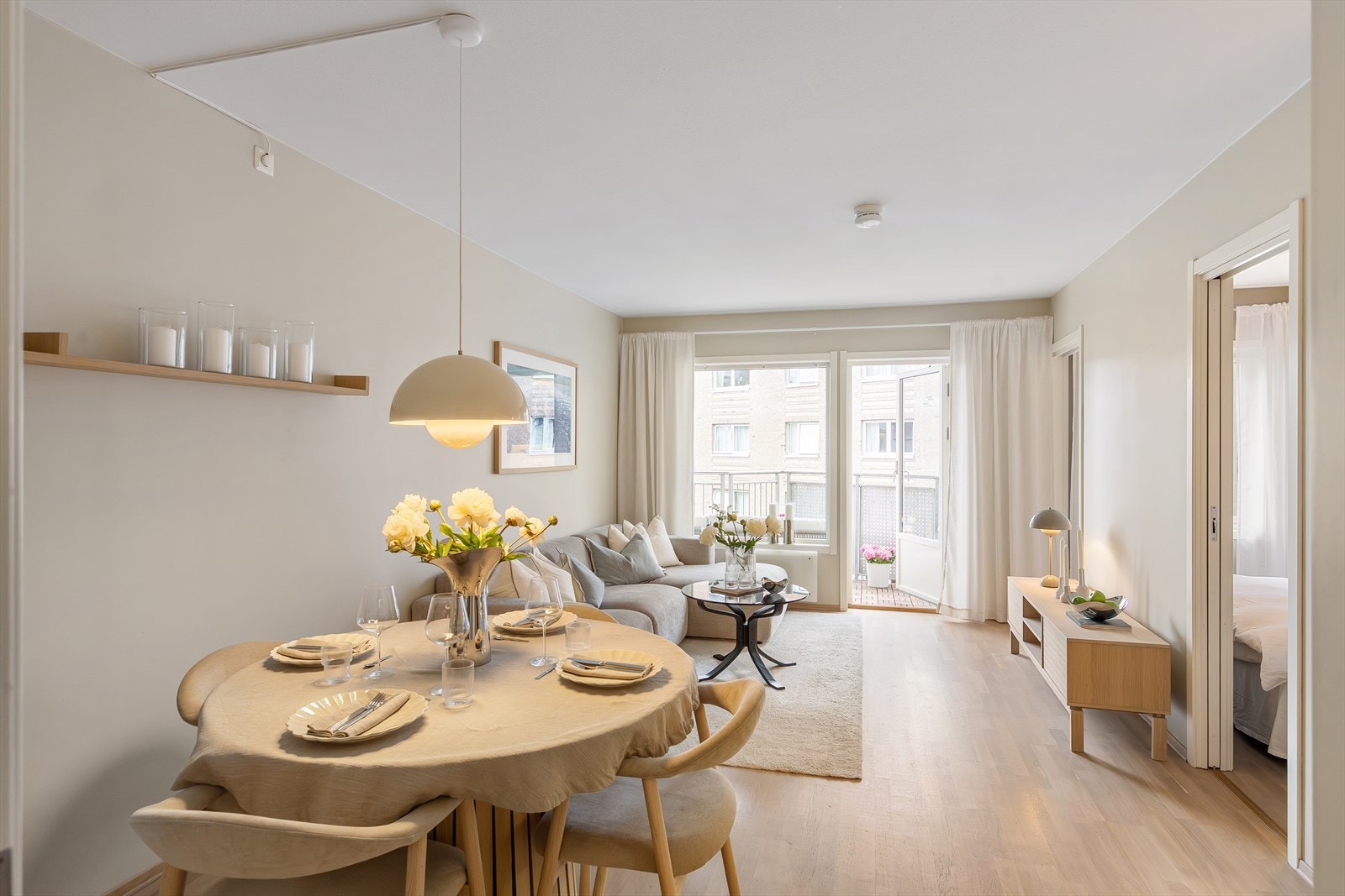 Leiligheten ble oppgradert med nymalte overflater og slipte gulv i 2021. Galleribilde