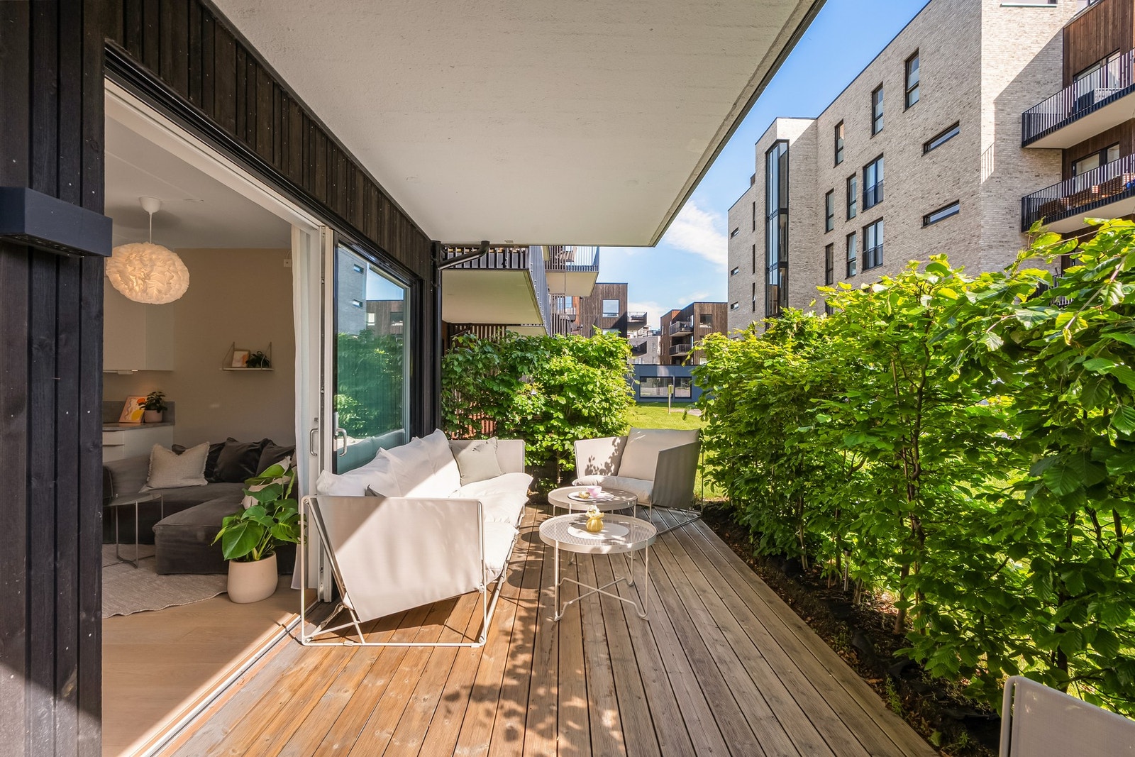 Her har du en stor, flott og solrik sydvendt terrasse på 16m². Galleribilde