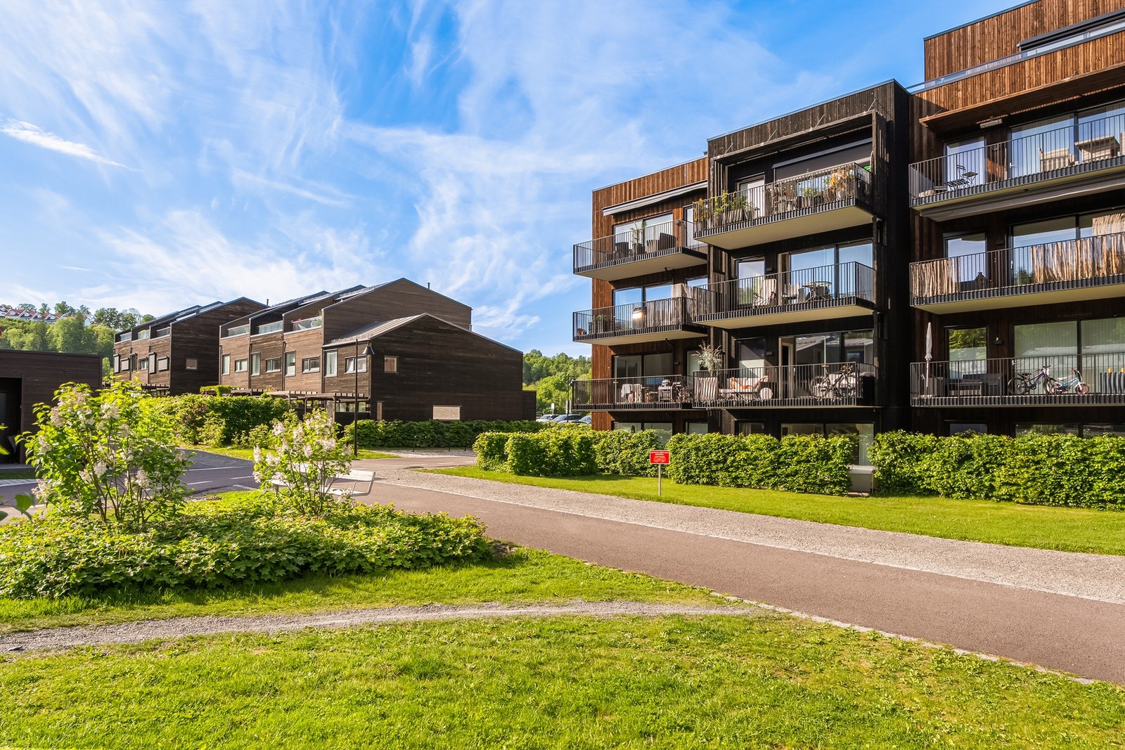 Sameiet ligger i enden av Bergerveien i flotte grønne omgivelser og med utsikt til Skaugumåsen. Galleribilde