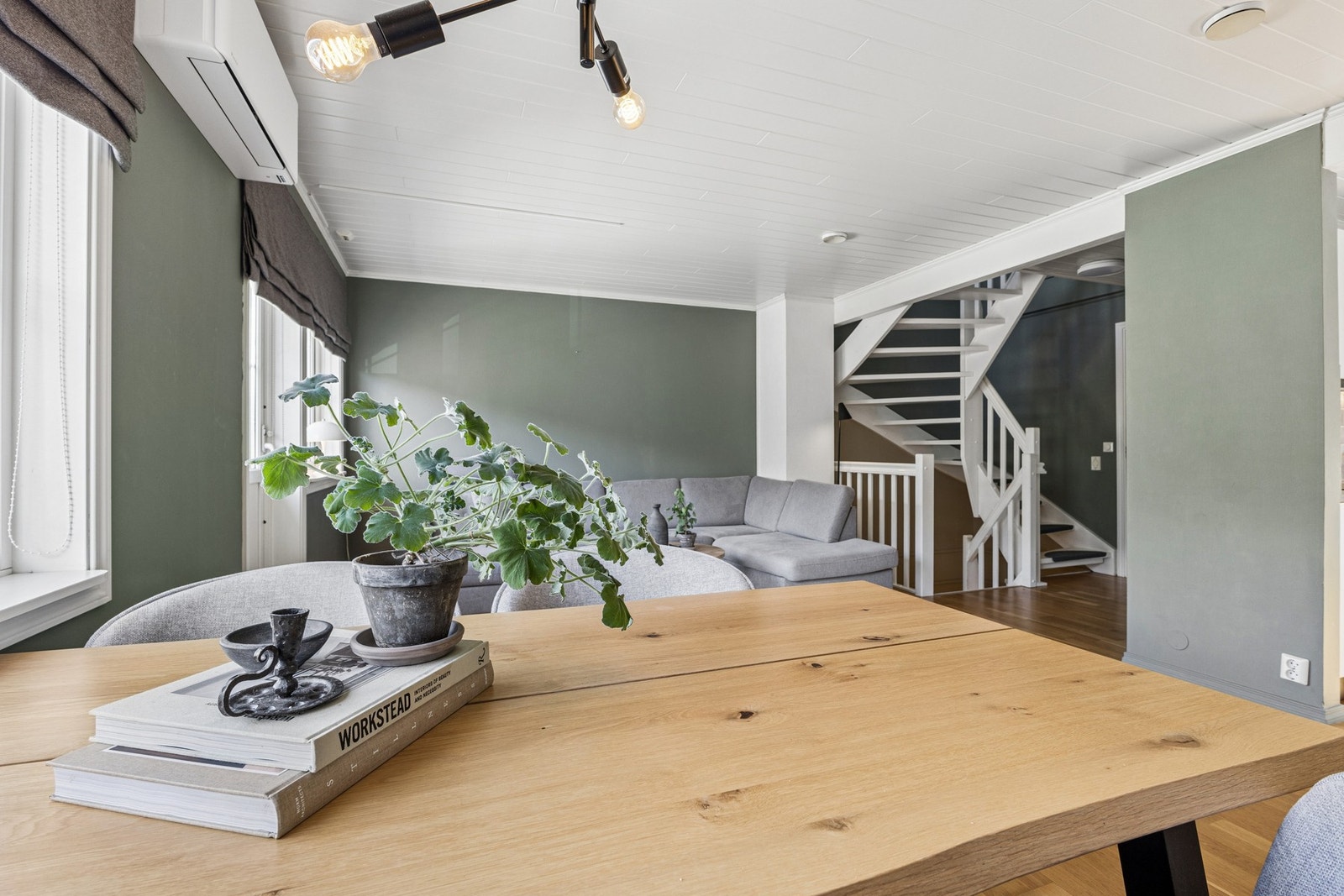 Det er gjennomgående parkett på gulvene i oppholdsrommene. Galleribilde
