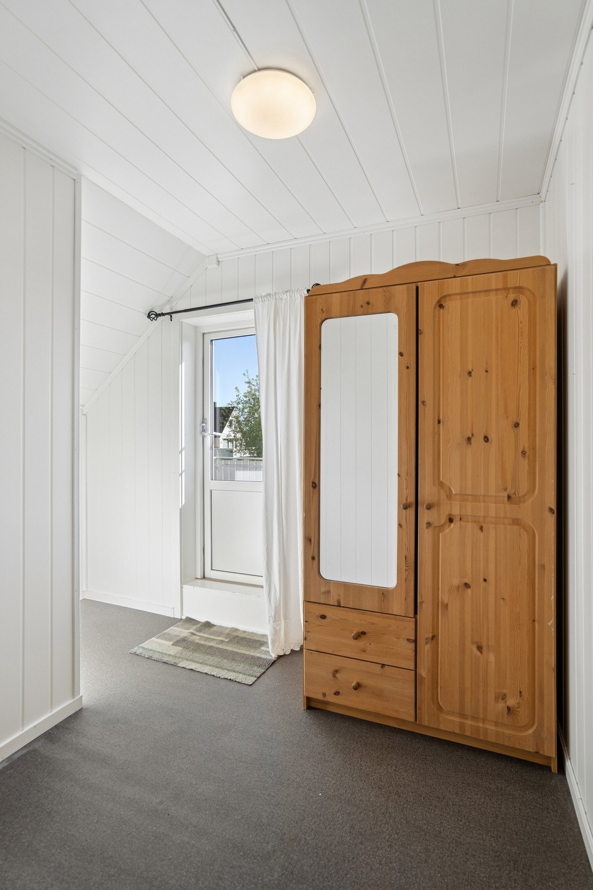 Fra loftsgangen er det utgang til terrasse. Galleribilde