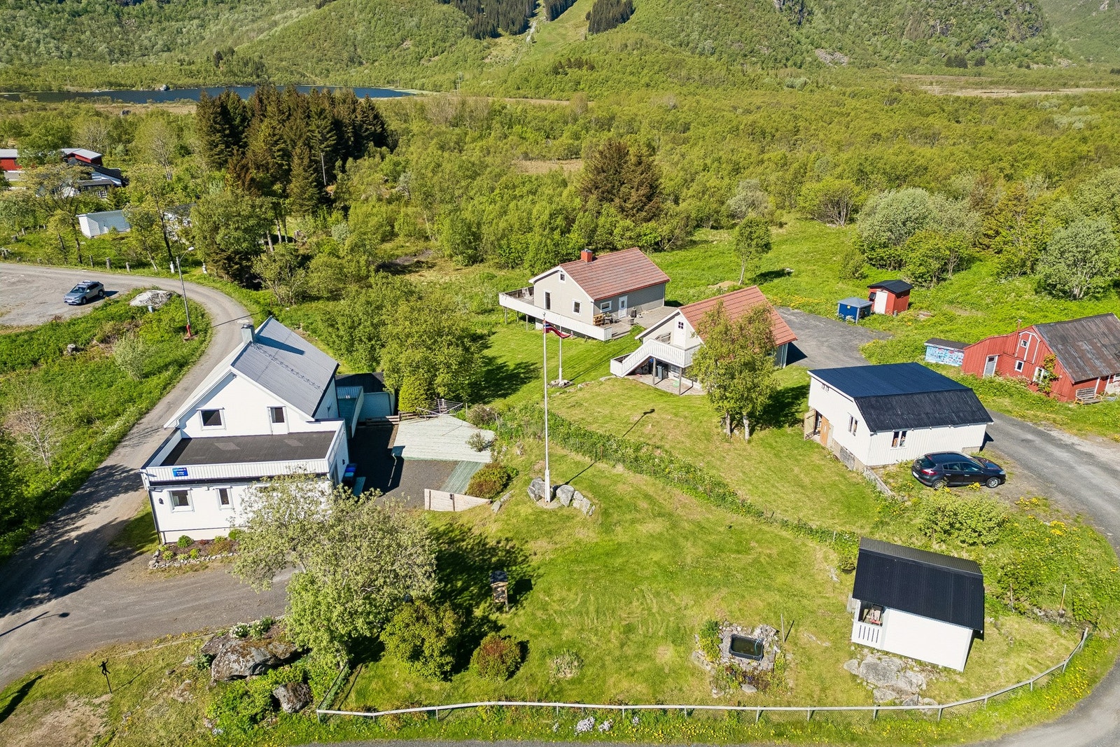 Rett i nærheten finner du marka og lysløypa ved Svarholtvatnet. Galleribilde