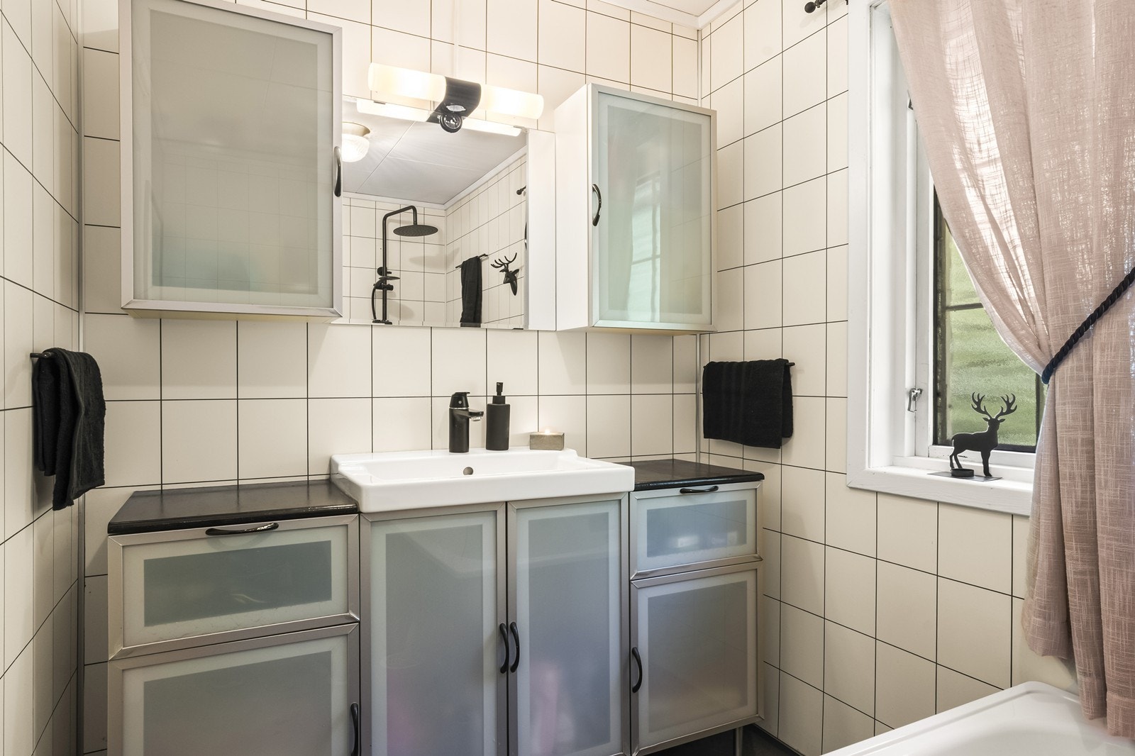 Bad på hovedplan. Galleribilde