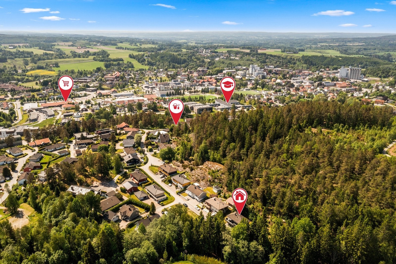 Plasseringen gir tilgang til skoler, barnehager og fritidsaktiviteter i nærheten. Galleribilde