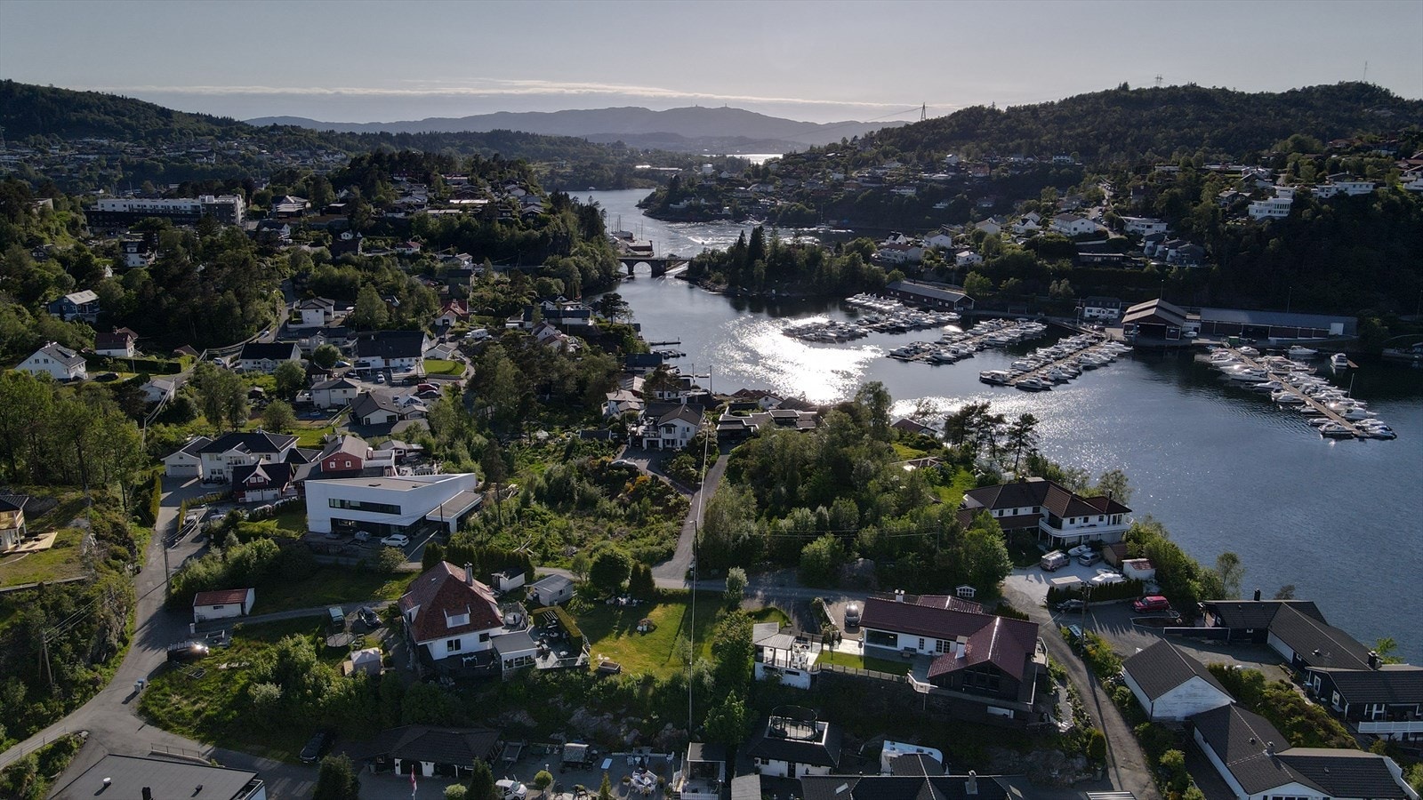 Her bor du i umiddelbar nærhet til sjøen og flotte turområder. Galleribilde