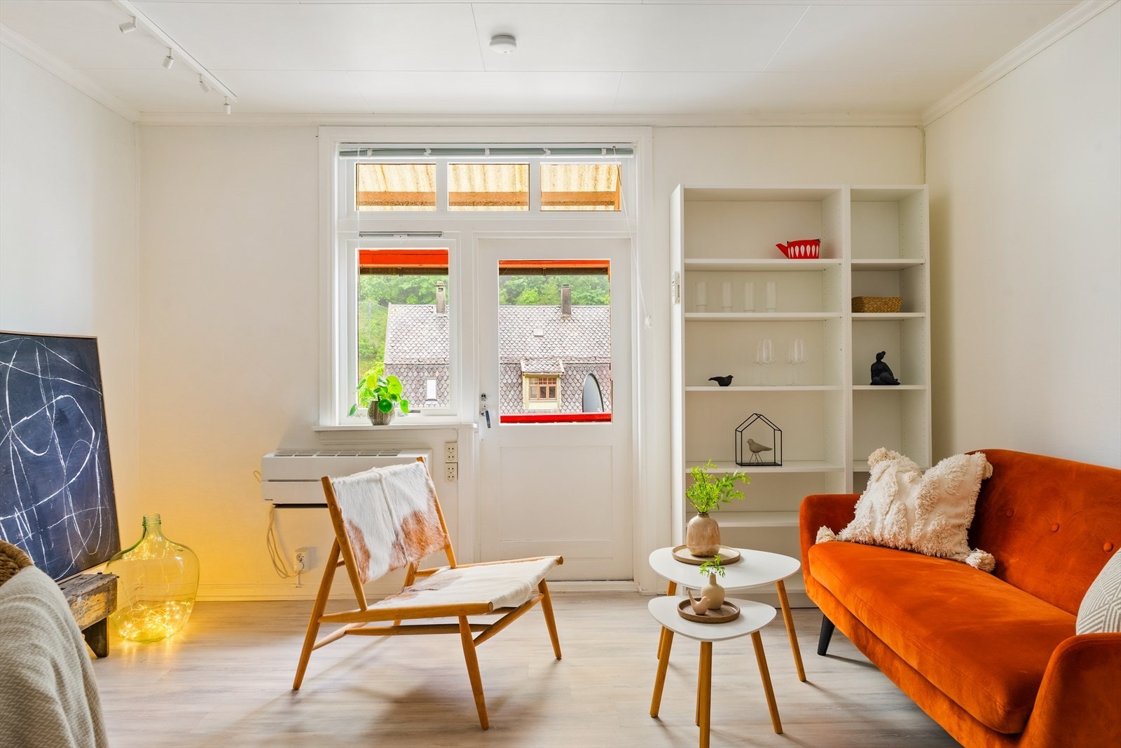 I stuen er det plass til sofagruppe Galleribilde