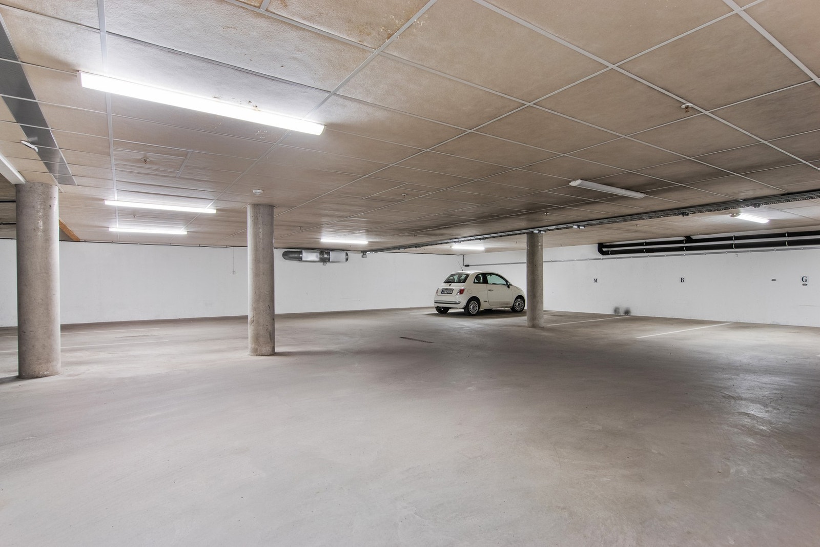 Egen parkeringsplass i parkeringskjeller. Galleribilde