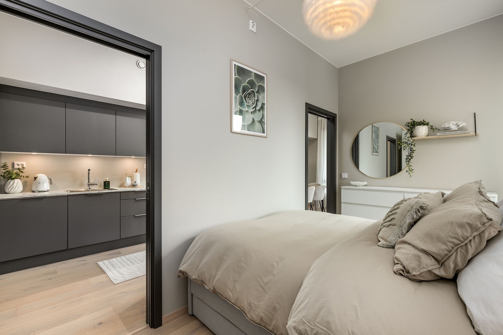 Moderne skyvedørsløsning for soverommet. Galleribilde