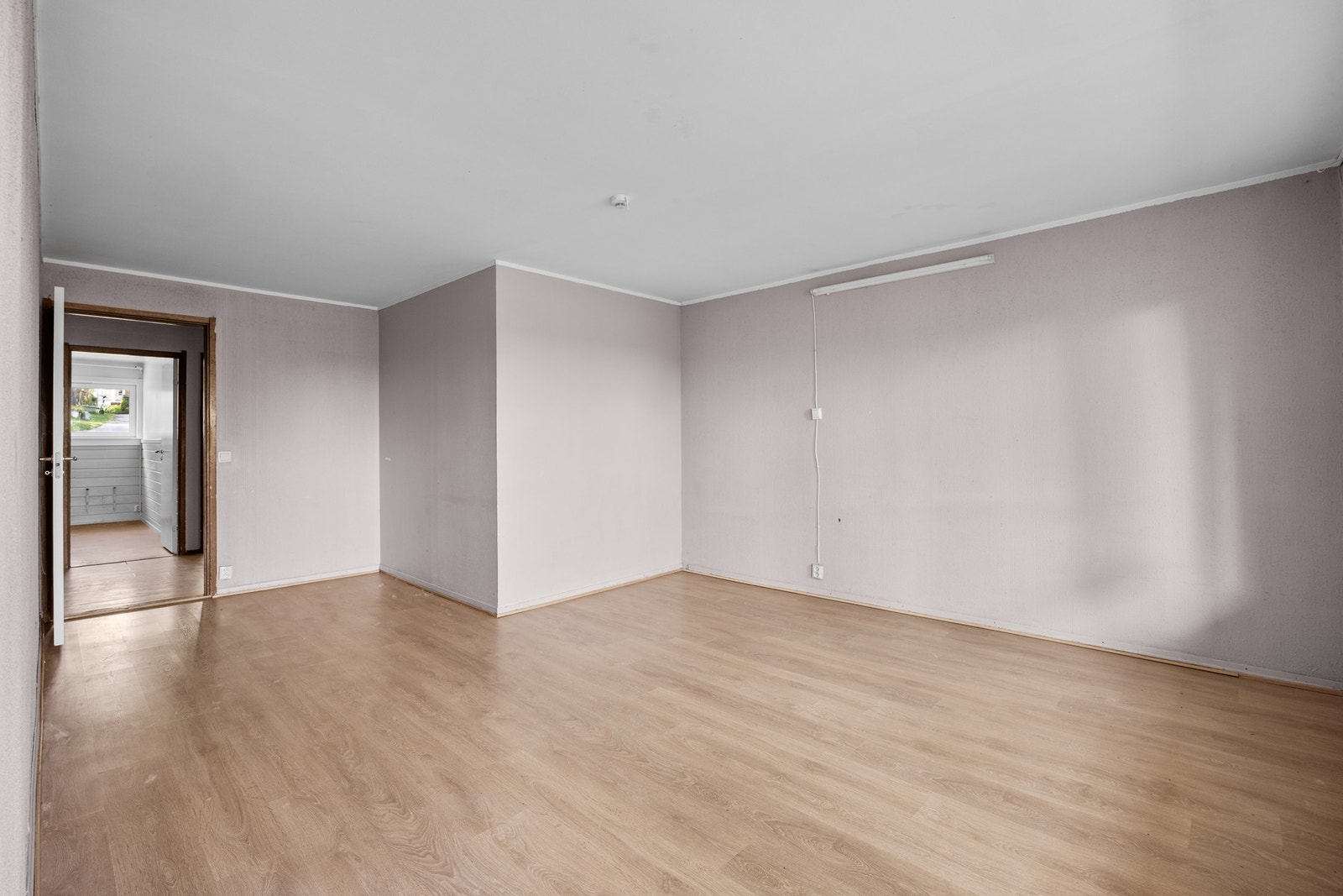Leiligheten har separat stue og kjøkken. Galleribilde