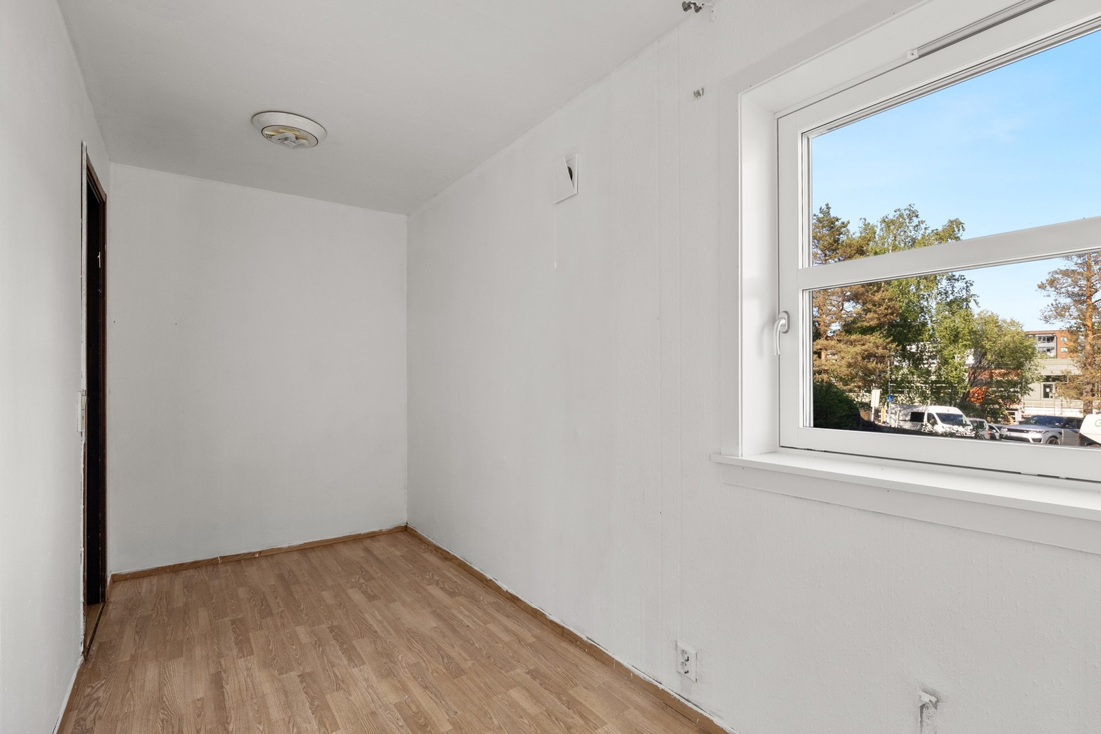 Dette rommer er delvis opprinnelig en innvendig bod, og delvis en del av stuearealet (ikke bruksendret og godkjent til varig opphold) Galleribilde
