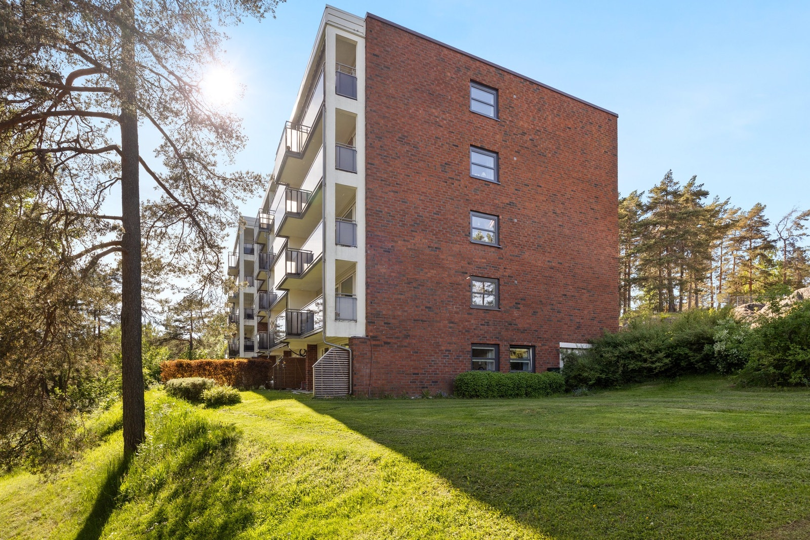 Oppussingsobjekt på Ellingsrud | 3- roms med sydvendt balkong | Endeleilighet | Biloppstillingsplass Galleribilde