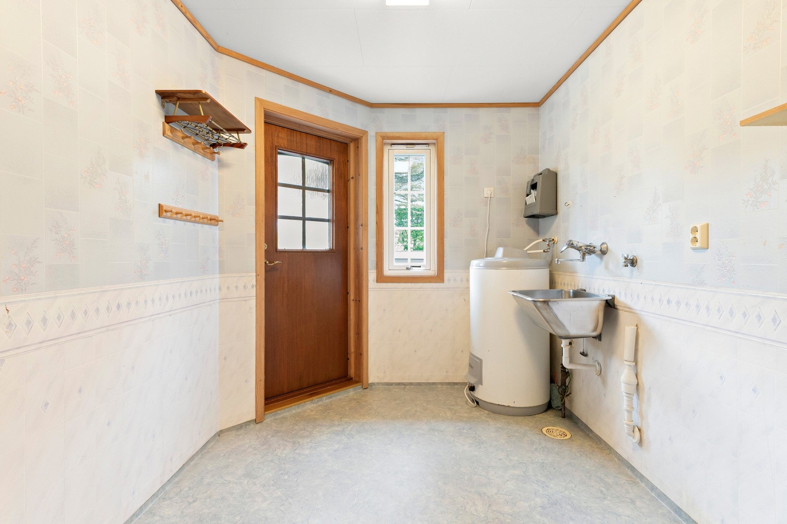 Praktisk vaskerom med egen inngang. Galleribilde