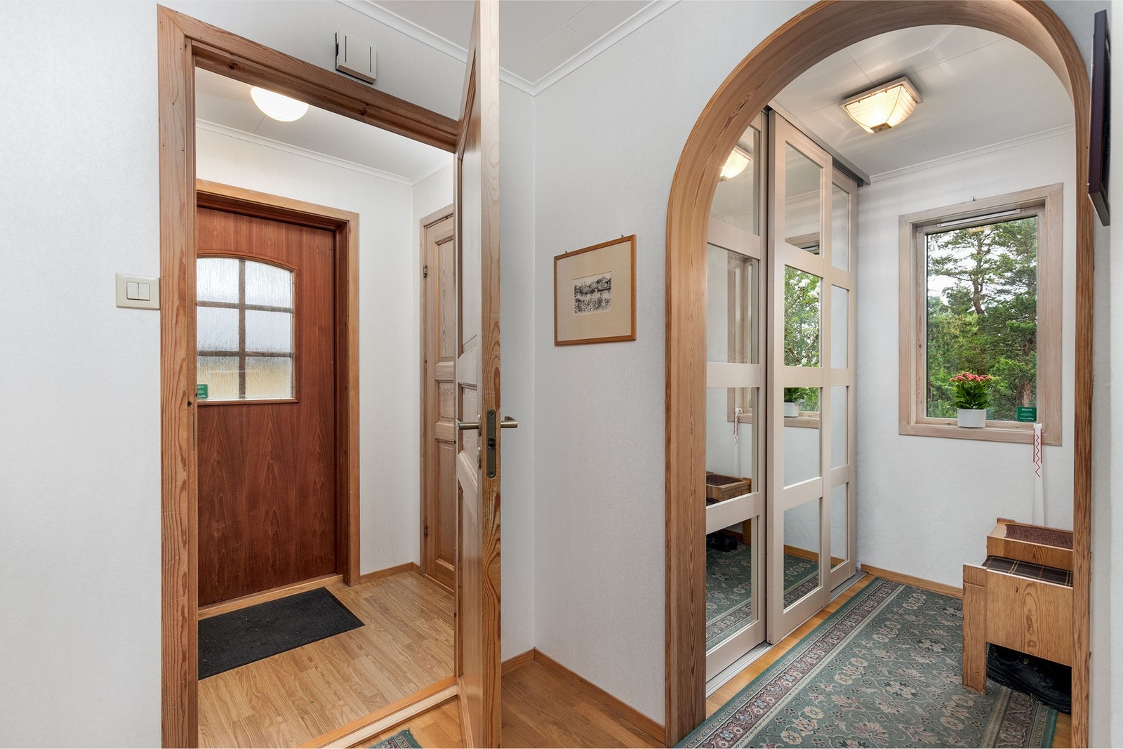 Fin entré/hall med vindfang. Rask tilgang til de øvrige rom i boligen. Galleribilde