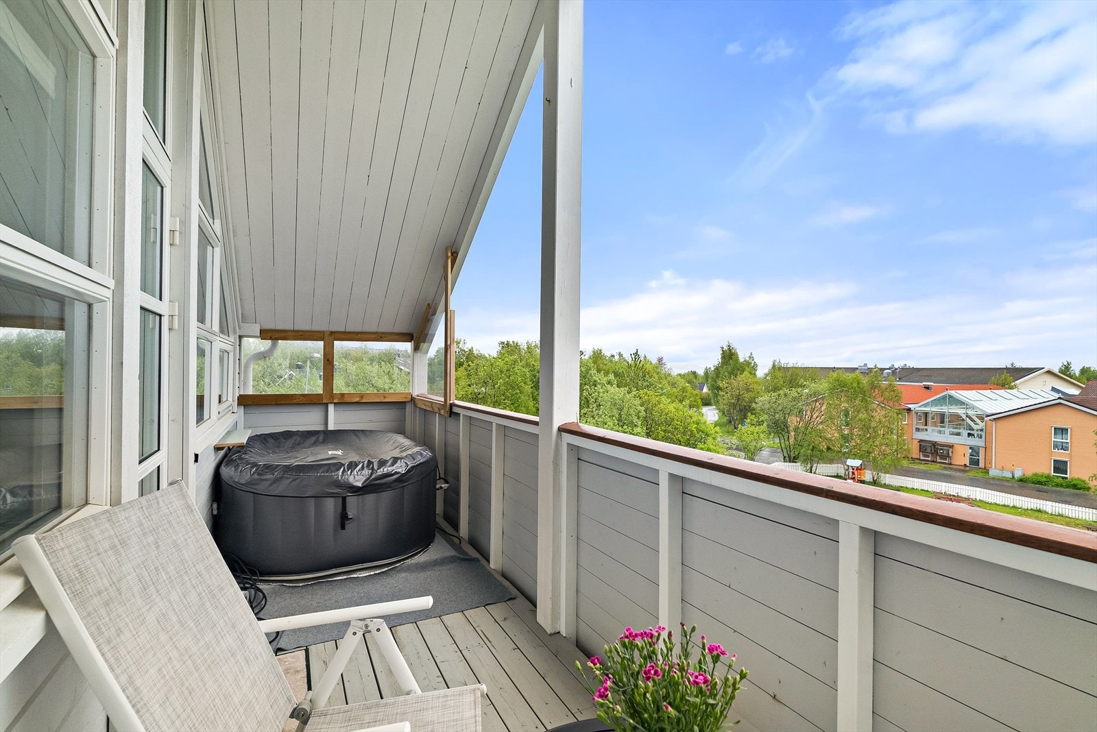 God plass for utemøbler mm. Galleribilde