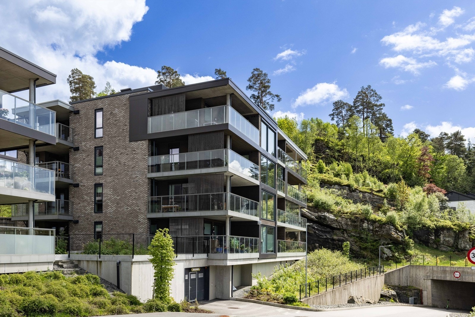 Skiparviken ligger i et attraktivt og veletablert villaområde like vest for Nesttun Sentrum. Galleribilde