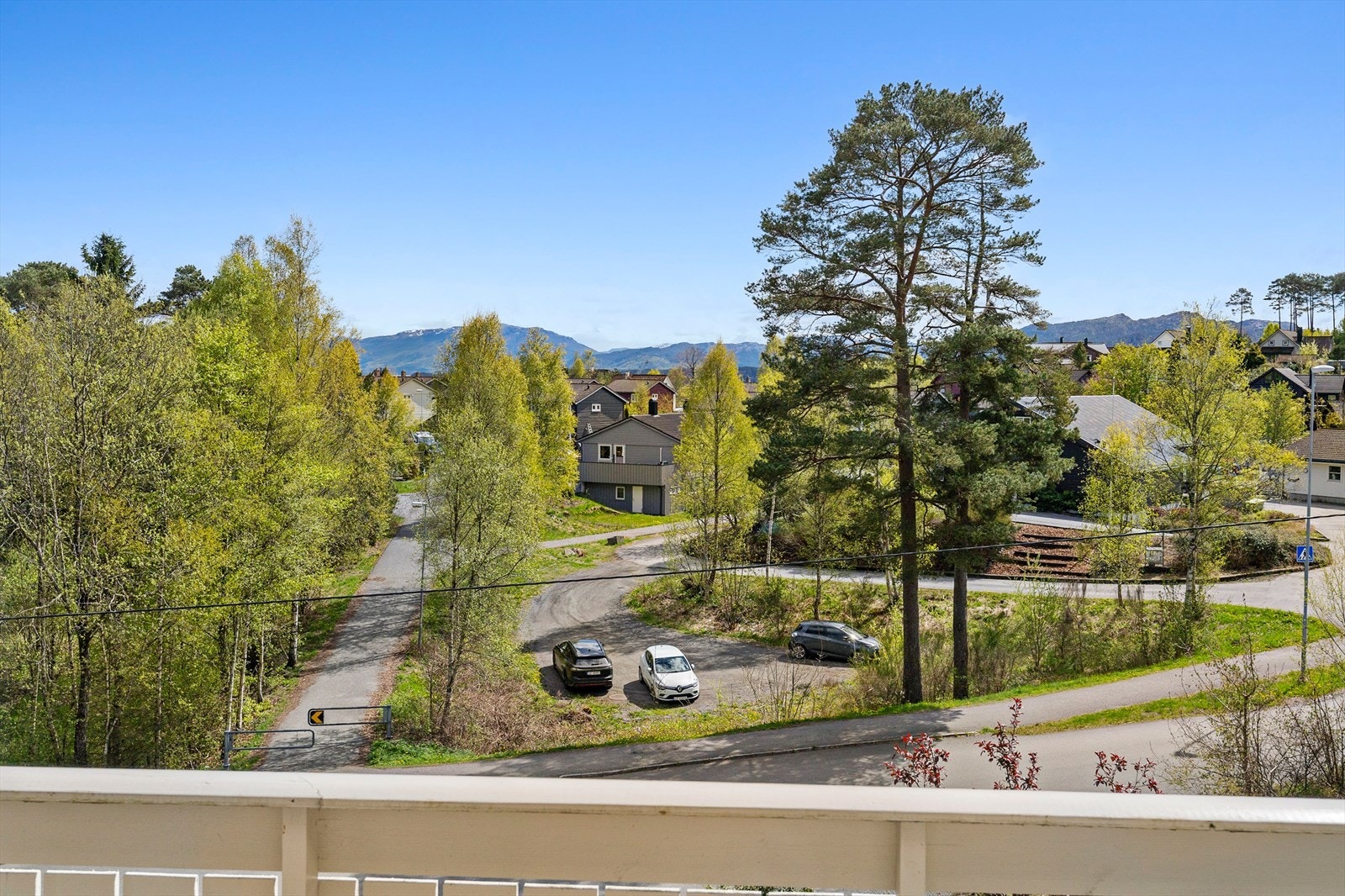 Utsikt fra terrassen mot nærområdet. Galleribilde