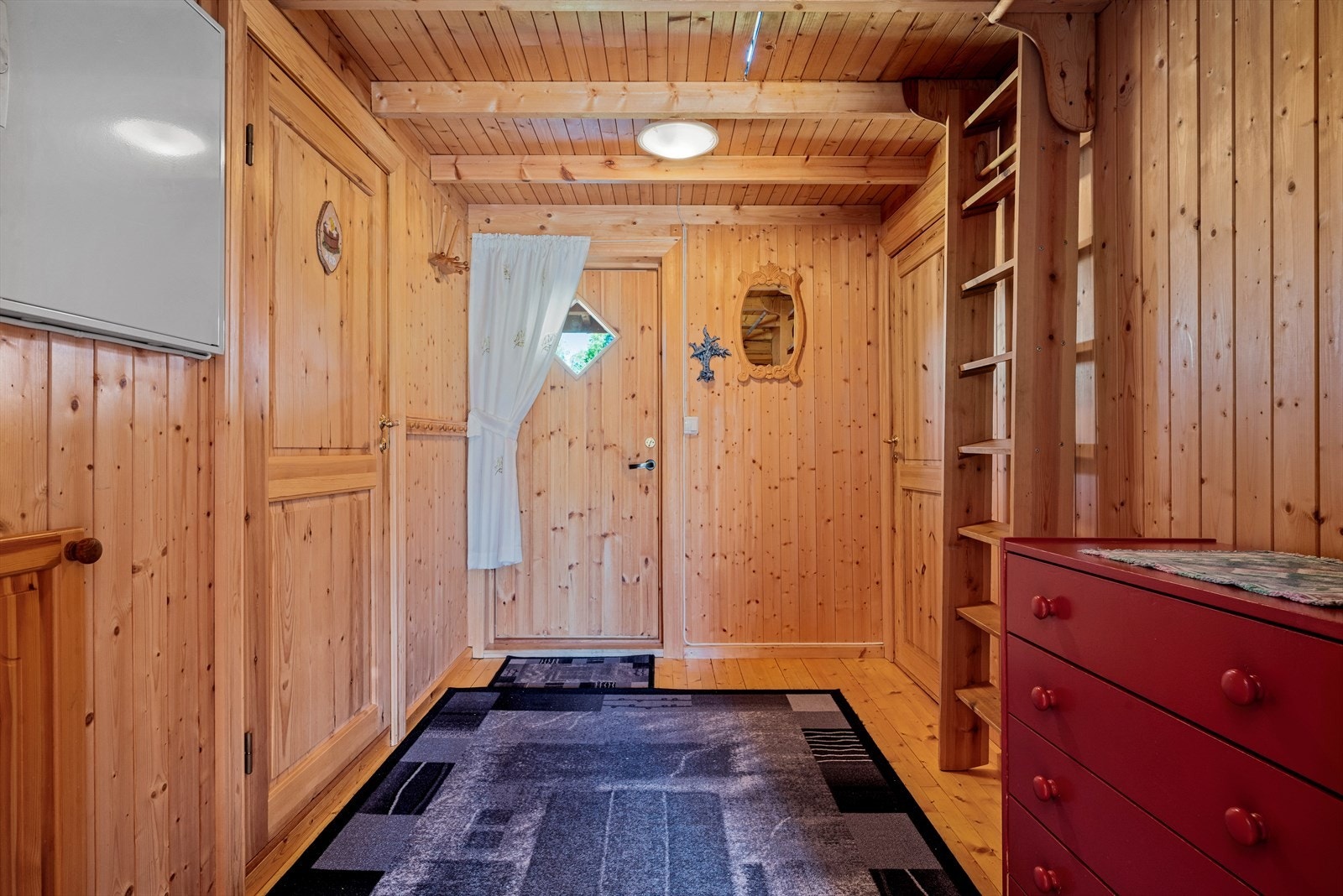 Gang/entre med stige for oppgang til hemsen. Galleribilde