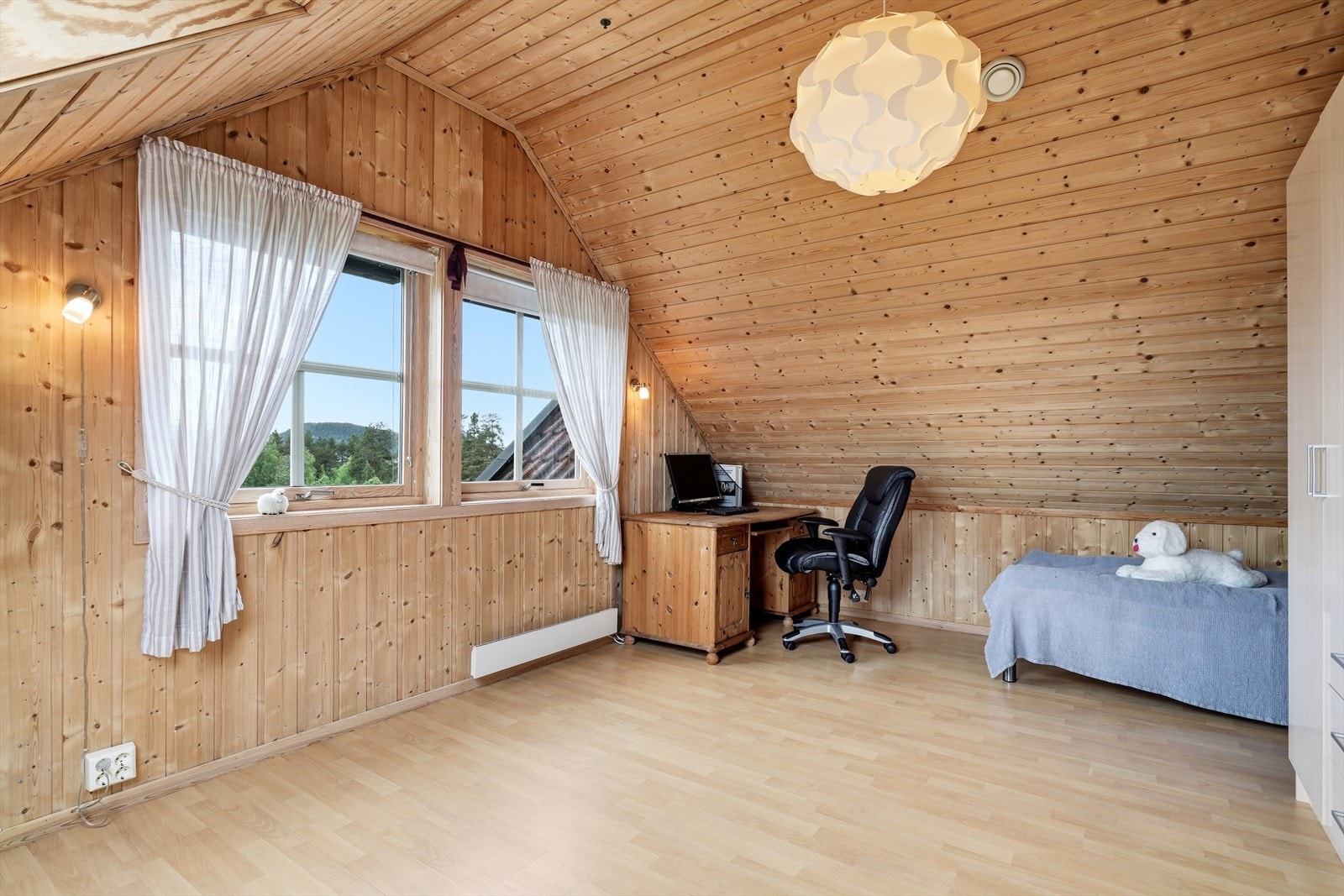 Soverom / Loftstuerom. Galleribilde