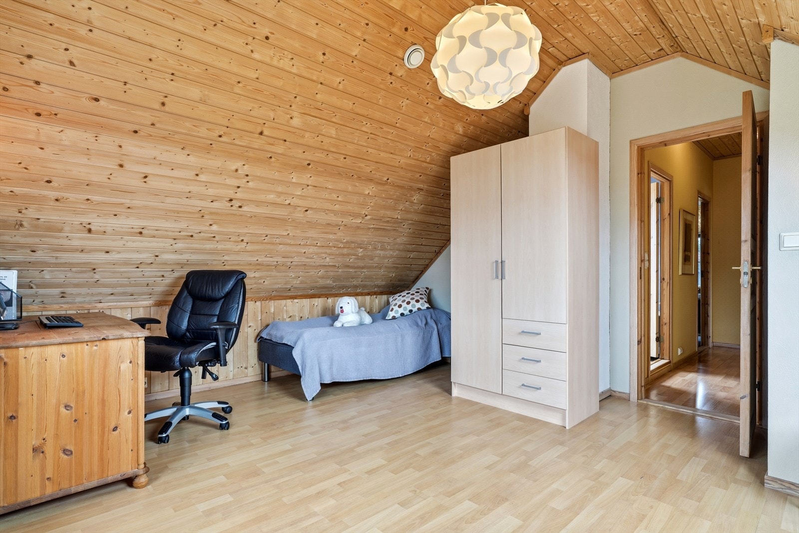 Stor og god plass med mange ulike møbleringsalternativer. Galleribilde