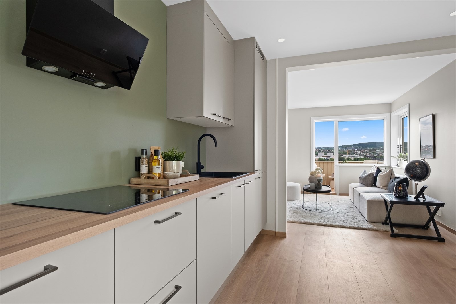 Kjøkken og stue er på hele 32 kvm. Galleribilde