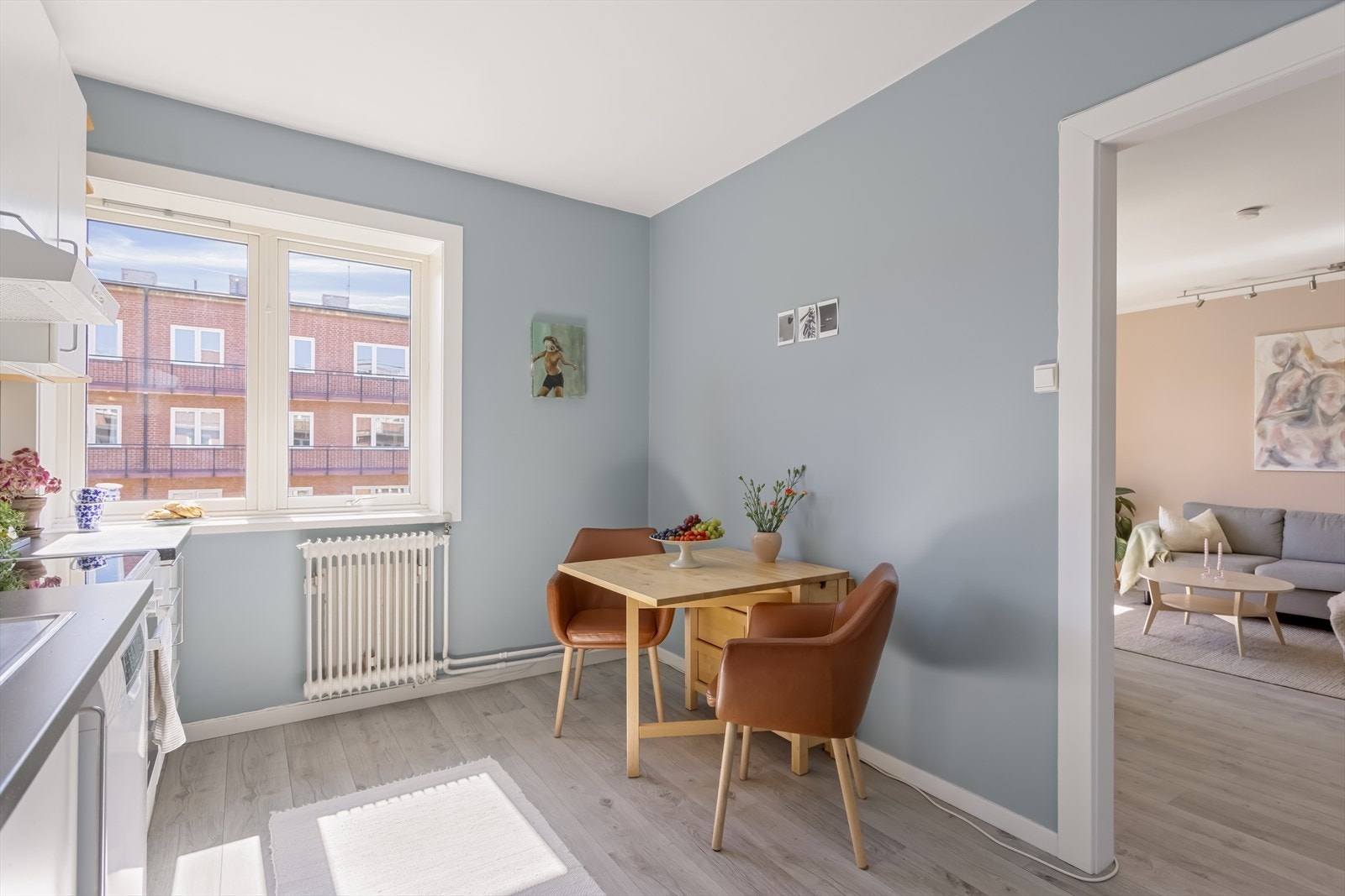 Det er flere leiligheter i borettslaget hvor kjøkkenet er flyttet til sovealkoven, slik at det opprinnelige kjøkkenet er omgjort til et soverom. Galleribilde