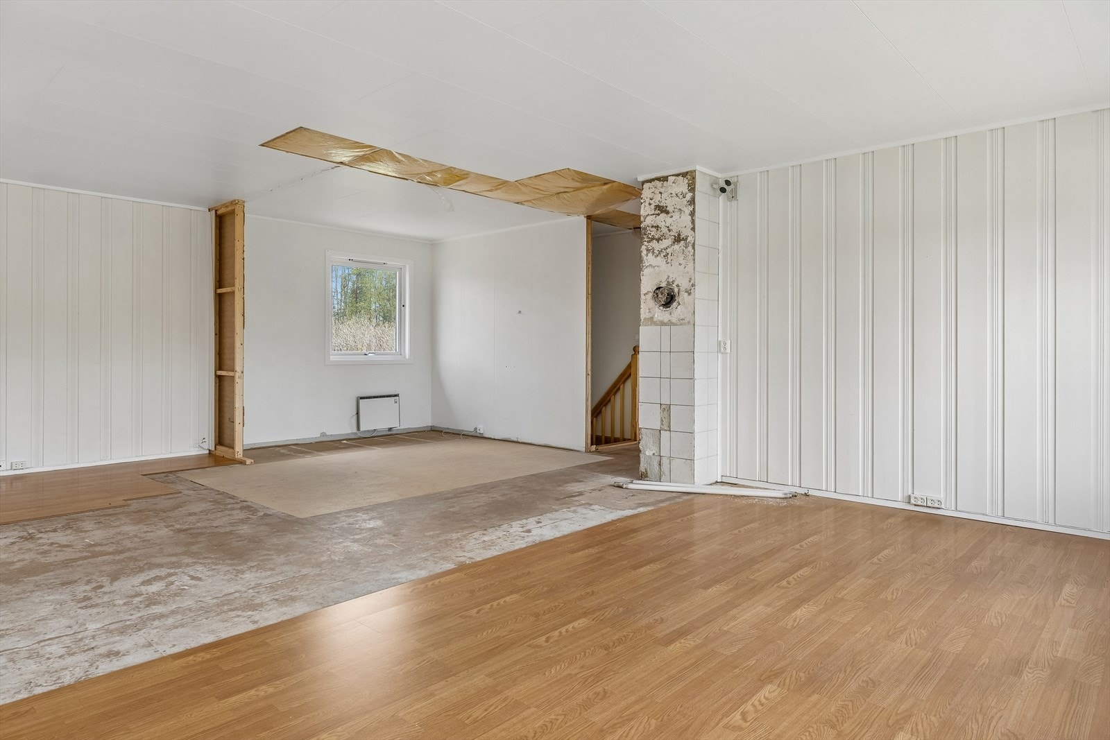 Stue. Det var opprinnelig et ekstra soverom på stue som er fjernet. Galleribilde